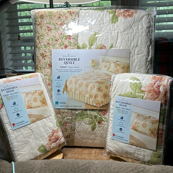 Home Classics Reversible Quilt (Twin)and Reversible Shams (standard)